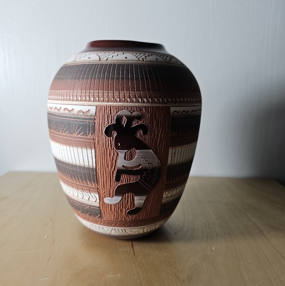 Vintage Navajo Flora Etched Pottery - Picture 7 of 10